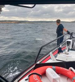 Redningsskøyta «Ragnar Stoud Platou» deltok i et søk i forbindelse med seilbåtulykke utenfor Hvaler i juli, der to personer druknet.
