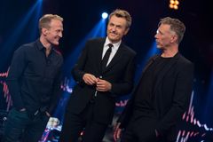 Bryter Stig-André Berge og skuespiller Mikael Persbrandt med Fredrik Skavlan. Foto: Johan Halsius, Monkberry/TV 2