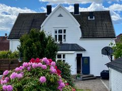 Sveins gate 15 i Larvik. Foto: Siv Abrahamsen, Vestfold og Telemark fylkeskommune