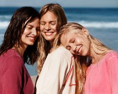 International Premiere - The new MARC O'POLO campaign features top model Anna Ewers in front of the camera with her sisters for the very first time. 
 No fee for use until 31/5/2019. Copyright by MARC O'POLO.