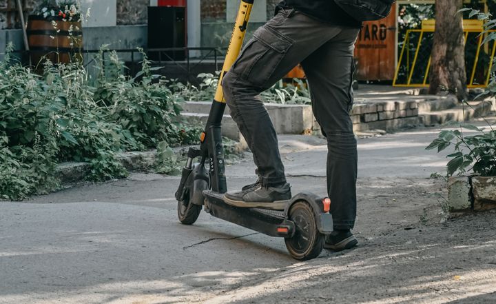Fra nyttår skal alle private elsparkesykler ha ansvarsforsikring for motorvogn. Dette er et krav fra myndighetene. (Foto: Pexels/CC)
