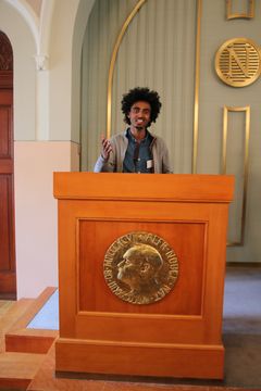 Amir på talestolen på Nobels fredssenter.