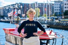 Grete Herlofson, generalsekretær i Redningsselskapet oppfordrer båtfolket til å løfte blikket og ta hensyn i sommer. Foto: Redningsselskapet