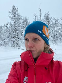 Hydrolog Heidi Bache Stranden i NVE forteller at når det gjelder snøforholdene, så kan påsken bli som normalt flere steder. Foto: NVE