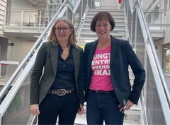 Bente Sverdrup, bærekraftsdirektør i Gjensidige og Grete Ingeborg Nykkelmo, Adminnistrerende direktør i Ungt Entreprenørskap gleder seg til å jobbe for å bedre psykisk helse blant unge.