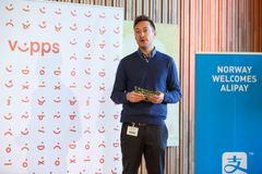 Espen Grotmoll er digital løsningsansvarlig i Olav Thon Gruppen. Her på pressekonferansen i Bergen med Vipps og Alipay. Foto: Kilian Munch