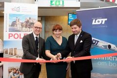 Welcoming Avinor’s 21st link between its airports and Poland and cutting the ribbon are: Jasper Spruit, VP Traffic Development, Avinor; Iwona Woicka-Zulawska, Polish Ambassador; and Adrian Kubicki, Executive Director Corporate Communications, LOT Pol