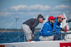 NM-GULL: Anders Pedersen, som vanligvis seiler alene, deltok i NM i J/70 der han tok gull sammen med tre lagkamerater. [Foto: Morten Jensen]