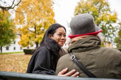 Sang Bui (27) jobbet med eldre, men følte hun fikk for lite tid med dem da hun hadde det som jobb. Hun fant et oppdrag som besøksvenn på Frivillig.no, og nå er Sang nominert til prisen Årets nykommer i frivilligheten som deles ut under Frivillighetsprisen fag & fest 2016.