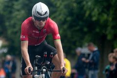Jørgen Gundersen knivet om seieren i Kristiansand med offensive juniorer Endre Espedal fra Haugesund Triatlonklubb og Vetle Thorn fra Åsane Cykle Klubb