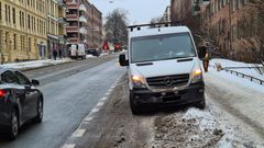 En ulovlig parkering blir ikke lovlig av å sette på bilens varsellys (Foto: NAF)