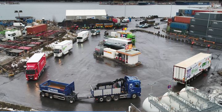 Markeringen fant sted på Grønlia truckstasjon 19. januar 2022. Her finnes i dag alle typer drivstoff. Nå skal det bygges fem lynladere for lastebiler. Foto: Geir Røer