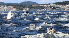 Båtsesongen er godt i gang for mange. Bølgevarsel gjør turen på sjøen litt tryggere. Foto: Kystvakten/KV Nornen.