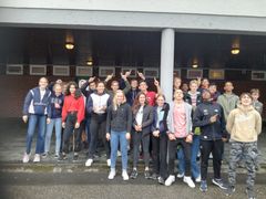 Glade elever ved Fiskå ungdomsskole i Kristiansand forteller at pengenpremien går til høstens klassetur hvor Oslo er målet.
