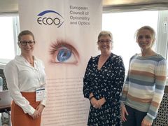 Daglig leder Tina Alvær (t.v) i Synsinformasjon, bransjeforeningen til optikerbedriftene, sammen med president Dr. Cindy Tromans og generalsekretær Fabienne Eckert  i European Council of Optometry and Optics. (Foto: Privat)