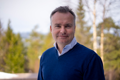 Dekningen på innboforsikringen utvides til å omfatte innbo og løsøre flyktningene tar med seg, sier konserndirektør for Privatmarked i Fremtind, Nils Tore Nilsen.