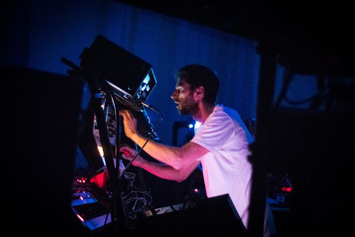 Lindstrøm performing Blinded by the LEDs at Henie Onstad Kunstsenter in 2018. Photo: André Løyning