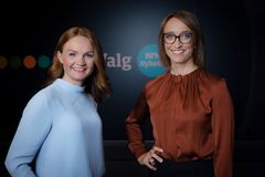 Åsa Vartdal og Ingerid Stenvold er programleiarar for Din stemme. (Foto: Julia Marie Naglestad/NRK)