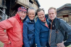 UT PÅ TUR: Arne Brimi (f.v.), Vegard Ulvang, Arne Hjeltnes og Bjørn Dæhlie er «Gutta på tur». Nå blir det flere programmer på TV 2. Bildet er fra en tidligere tur i 2017. Foto: Håvard Solem/TV 2