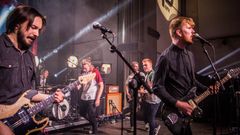 Markus Danielsen Danjord, Hans Marius Mikkelsen, Viljar Ratama Dunderovic, Ørjan Nyborg Myrland, Marius James Platt & Sveinung Mellem Engvik i tromsøbandet Lüt. Foto: Mattis Folkestad/NRK P3