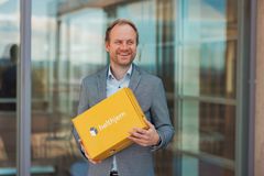 FORNØYD: Anders Lunde Angen, daglig leder i Helthjem Netthandel, ser frem til å ønske de nye ansatte velkommen i selskapet. Foto: Helthjem/Oda Hveem