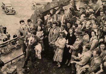 Ankomst i Marine Jumper i 1948, et amerikansk tankerskip fra 2. verdenskrig som de første årene ble brukt til å frakte studenter fra USA til Sommerskolen i Oslo.