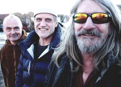 Bildetekst: Fra venstre: Jarle Aabø, Jarle Myrvold og Stein Bull-Hansen står bak Løse Fuglers debutalbum «Får være måte på».