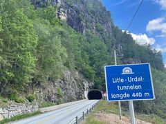 Ikkje langt herifrå, ved Litle-Urdaltunnelen på E39, blir det betongrekkverk. Foto: Lars Olve Hesjedal, Statens vegvesen