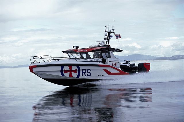 Redningsselskapet og Eker Design mottok denne uken DOGA-merket for redningsskøyta i Staff-klassen. Foto: Redningsselskapet