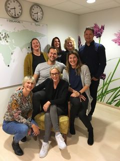 Gründersenteret fra venstre foran: Ingrid Skaar Døskeland, Ann-Dyveke Huseth, Lillian Gardshaug, Frank Hafstad. I midten: Arild Hornnes, Elin Botnen Viken
Foran:  Hjørdis Vik og Anita Krohn Traaseth. Foto: Innovasjon Norge