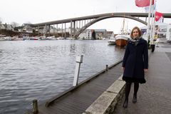 Næringsminister Iselin Nybø på kaien i Haugesund.