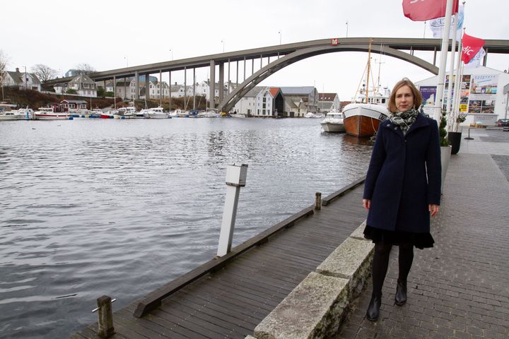 Næringsminister Iselin Nybø på kaien i Haugesund.