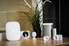 Hussentralen er kjerne i Hitch-løsningen. Du kobler enkelt opp smarte enhetene som Sonos-høytaler, Logitech Circel 2-kamera og smarte stikkontakter og lyspærer.
