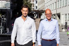 Jo Jemblie Leknes-Monssen, finansdirektør i Norkart, og Bent Brugård. Foto: Stefan Hoareau