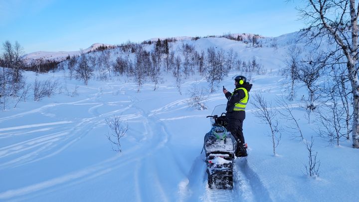 Hittil i 2023 har SNO anmeldt ca. 70 snøskuterkjørere for ulovlig kjøring i utmark. Foto: SNO/Miljødirektoratet