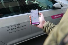 ÅPNE MED APP: Med Getaround-appen kan du plukke opp en bil og betale per time, som et alternativ til døgnleie. Det gjør tjenesten mer attraktiv for flere og kortere leieforhold.