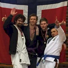 Fra venstre 2. plass Bjarte S. Strandtun Bushido Kampsportsenter. 1. plass Andreas Håland Herjer MMA. 3. plass Kristian A. Lilleås Haugesund JU-Jutsu klubb. 4. plass Johnny Clausen Gracie Academy Norway