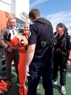 Under beredskapsøvelsen bidro kultur- og frivillighetsminister Thorhild Widvey i rollen som ”mann over bord”. Foto: Henriette Nygaard Thommessen
