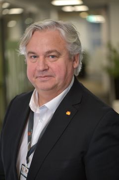 Utbyggingsdirektør Kjell Inge Davik roser entreprenører og ansatte i Statens vegvesen for godt smittevernarbeid i 2020.