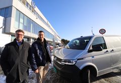 Petter Magnussen (t.v.) og Mahir Polat hos Møller Bil Kalbakken. Sistnevnte er ansvarlig for å drifte Erstatningsbil hos Volkswagen-forhandleren.