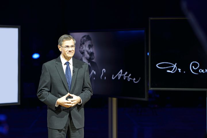 ZEISS Group President and CEO Dr. Karl Lamprecht during the virtual event to mark ZEISS' 175th anniversary at the Volkshaus in Jena (©ZEISS). / Editorial use of this picture is free of charge. Please quote the source: "obs/Carl Zeiss AG"