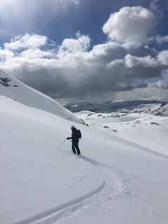 Magnus Utkilen på topptur på morgenen 8. mai.