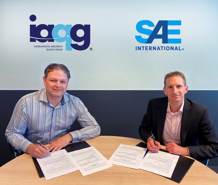 IAQG President, Andy Maher, BAE Systems signs the global standards publisher agreement with David Alexander, Mobility Standards Leader, SAE International.