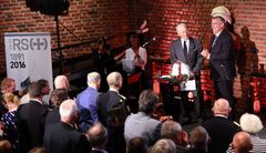 Hans Herman Horn overrasket president Nicolai Jarlsby i RS ved å gi en ny redningsskøyte i bursdagsgave!