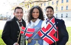 Programledere på TV: (f.v) Dennis Vareide, Haddy Njie, Noman Mubashir. Foto: Ole Kaland/NRK