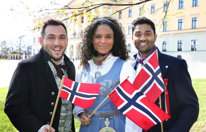 Programledere på TV: (f.v) Dennis Vareide, Haddy Njie, Noman Mubashir. Foto: Ole Kaland/NRK