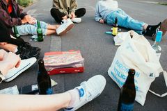 Vannskader grunnet alkoholsøl og tyveri av forbrukerelektronikk på studentfester er en gjenganger. Foto: Tobias Tullius/ Unsplash
