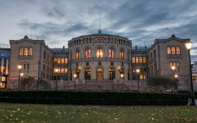 RAPPORT: Onsdag 17. januar legges det frem resultater fra spørreundersøkelse blant norske politikere. Foto: Stortinget