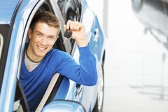Vær litt smart når du kjøper din første bil, så steiler du ikke av forsikringsprisen. Foto: iStock