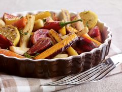 Få noen rotgrønnsaker i hus, og bak dem i ovnen med favorittkrydderet.